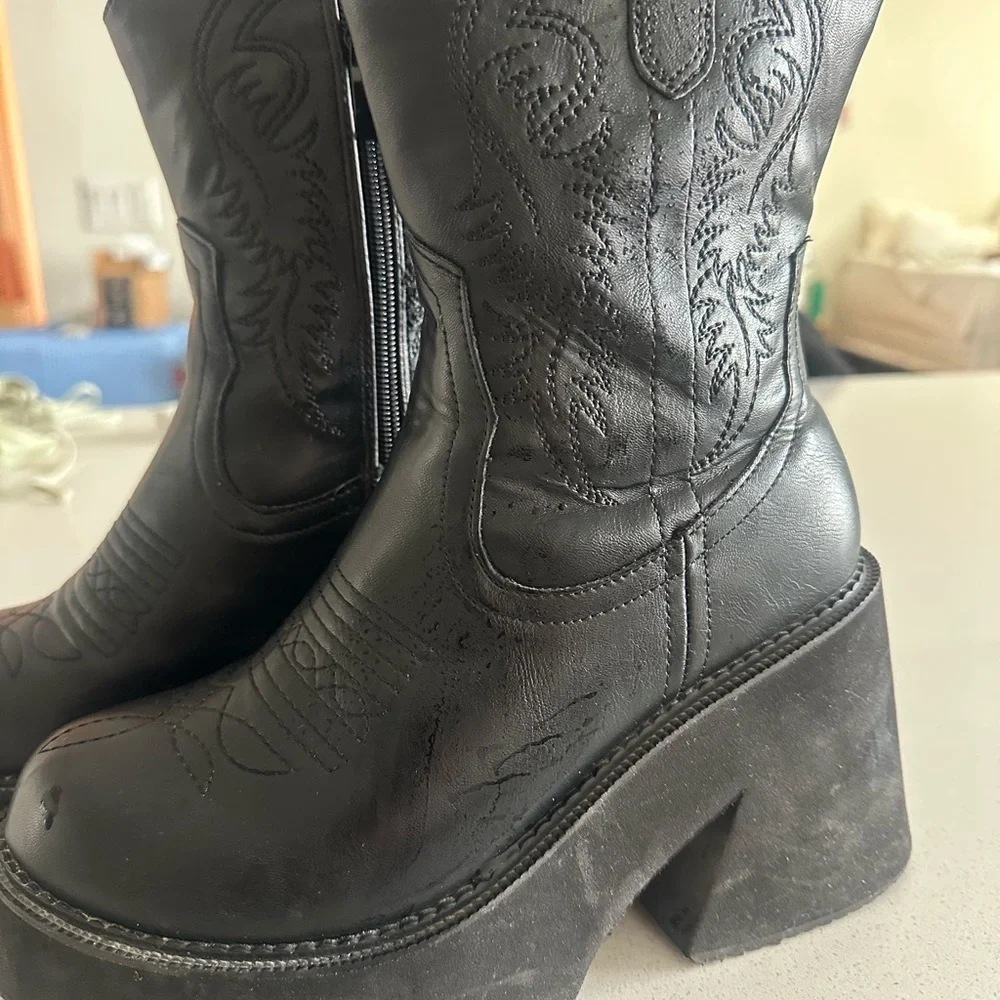 Chic Black Platform Heeled cowboy/moto boot - Picture 3 of 5